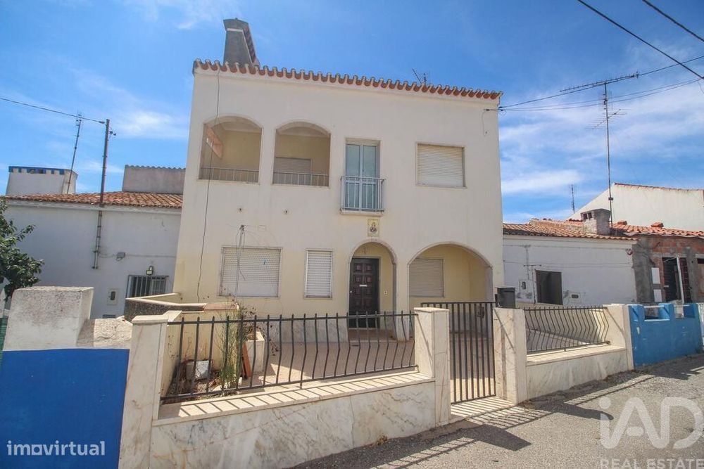 Casa / Villa T5 em Rio de Moinhos de 169,00 m2