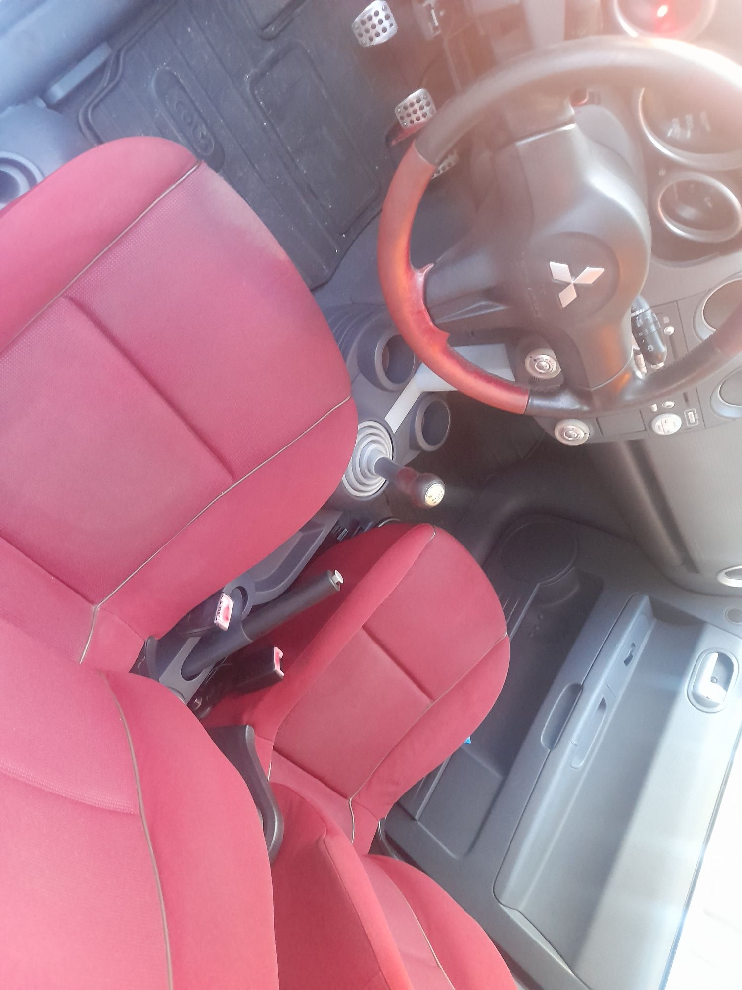 .Mitsubishi Colt 1.1.  2004a