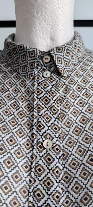 Bluzka letnia bez rękawów z kołnierzykiem zapinana na guziki