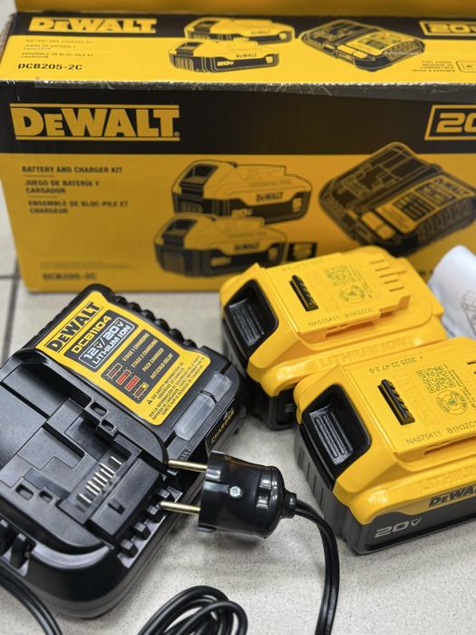 DeWalt DCB205-2C набір акумуляторів та зарядного
