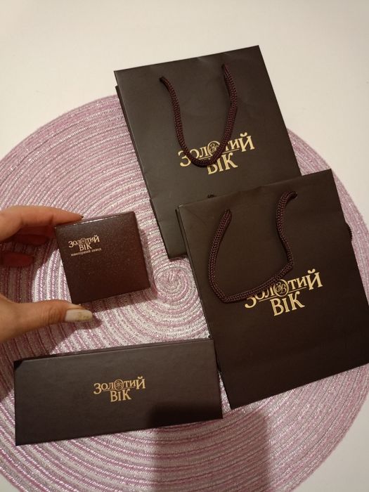 Нові упаковки подарункова коробка золотий вік пакет подарочный  для юв