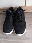 Czarne buty sportowe