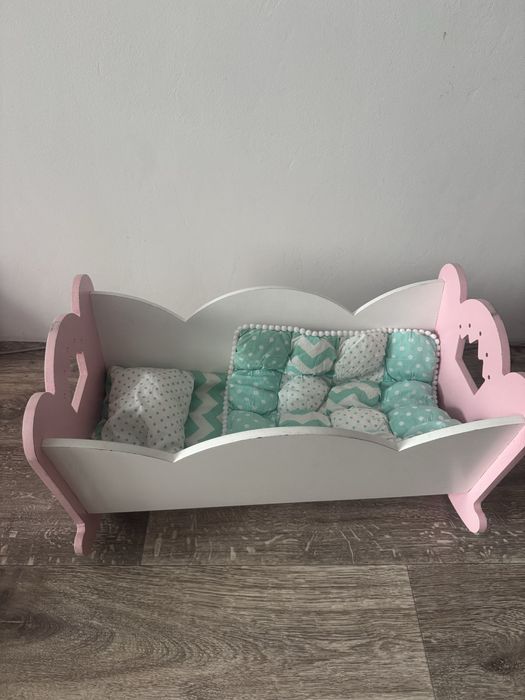 Деревʼяне дитяче лялькове ліжечко з спальним набором