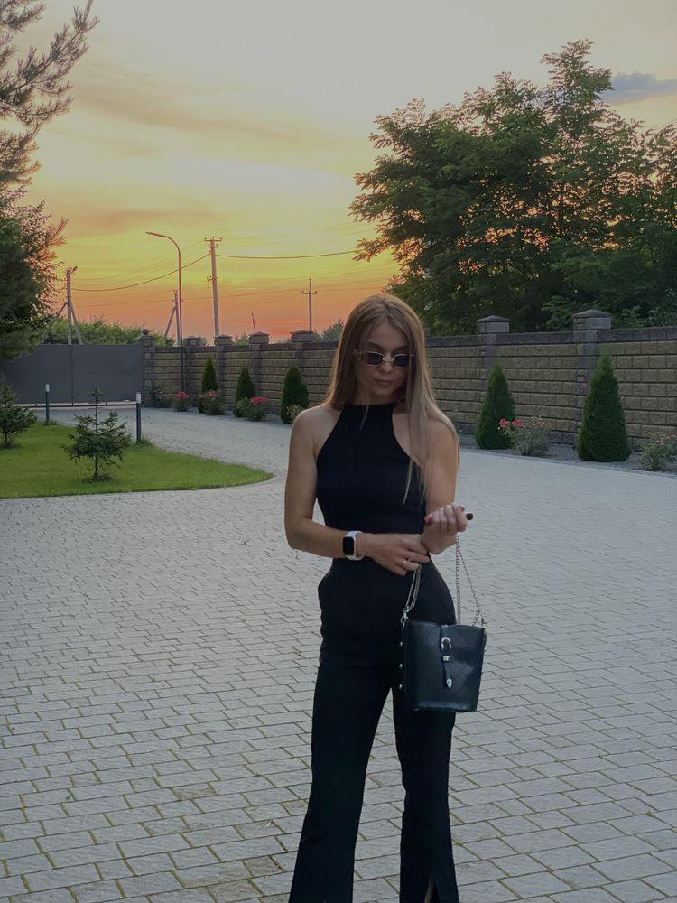 Чорна сумочка жіноча