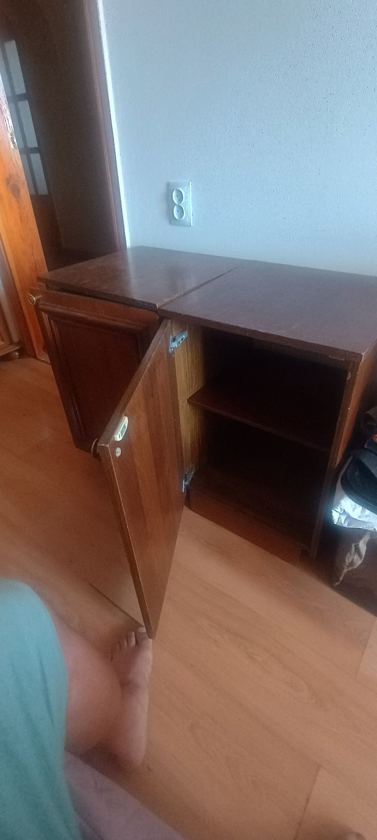 Тумбочка прикроватна.