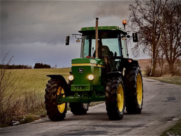 John Deere  3040