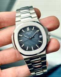 PATEK PHILIPPE Nautilus 40mm 5711