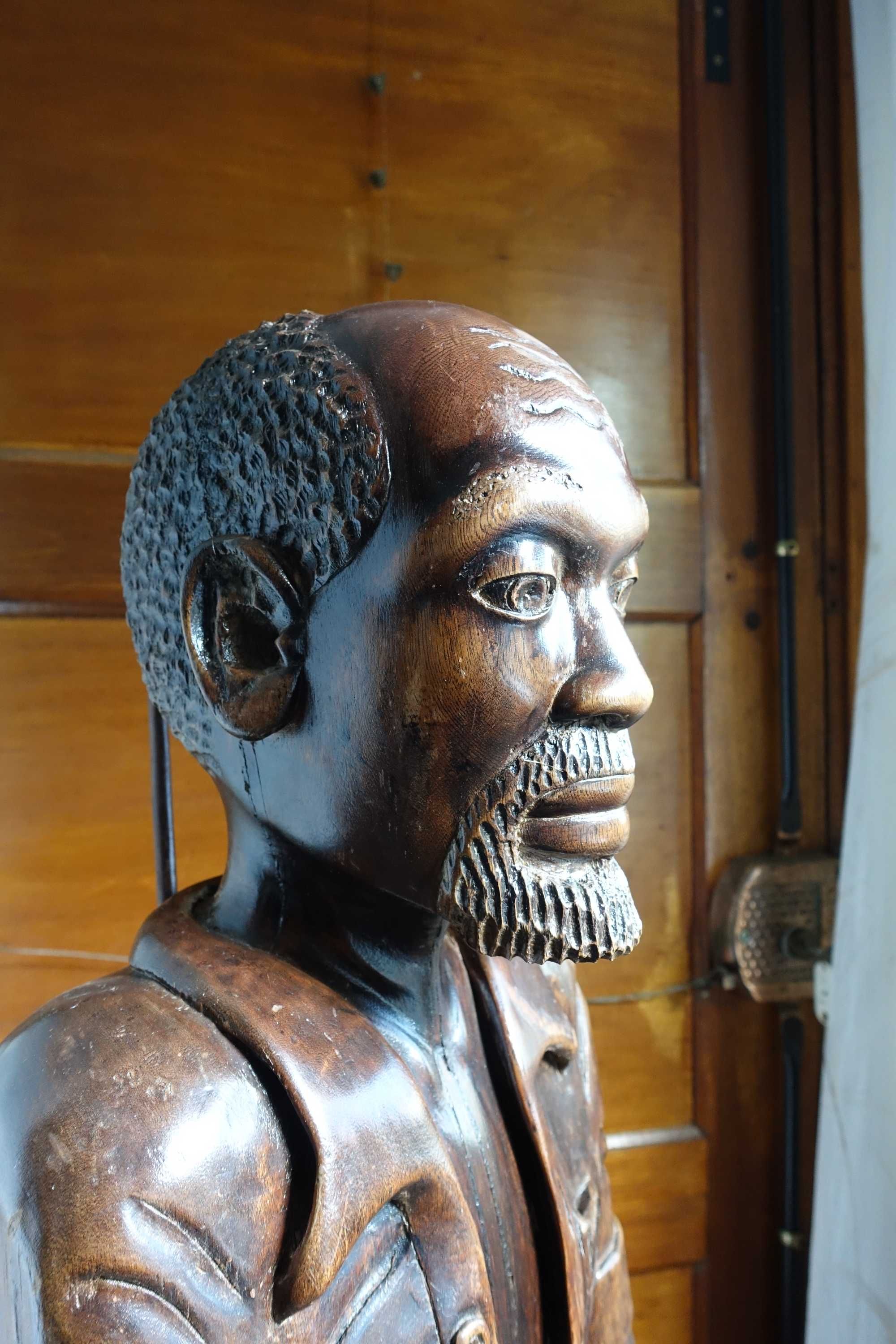 Estátua Africana em madeira maciça, 1,45m