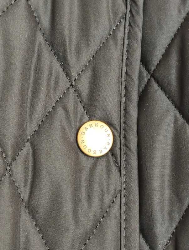 Czarna kurtka pikowana w stylu brytyjskim wiatrówka  Barbour