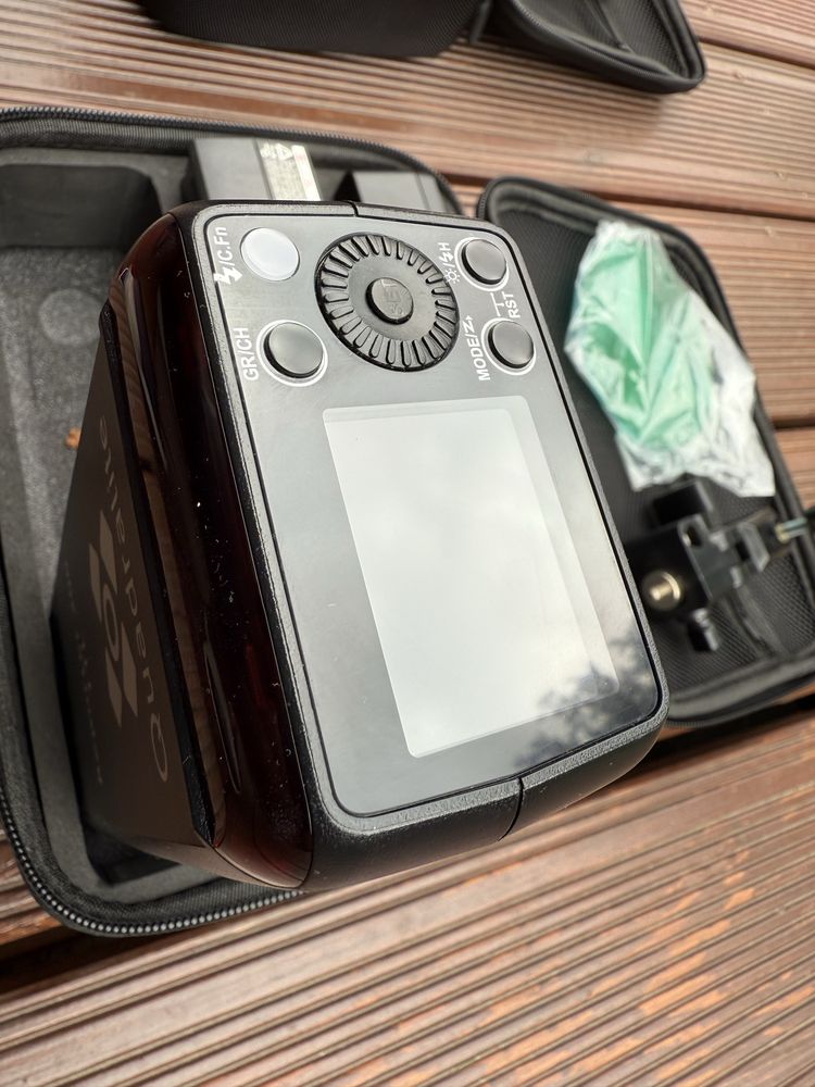 Quadralite Reporter 200 ttl + druga bateria (godox ad200)