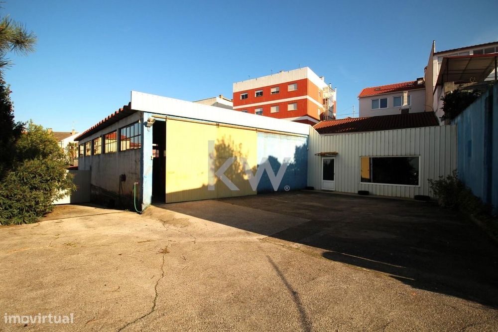Armazém com 290m2 preparado para Oficina Auto em Santa Clara, Coimbra