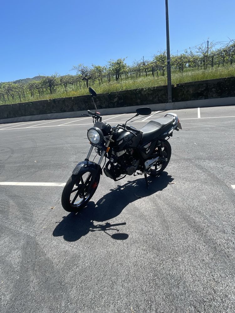 Vendo keeway rkv , ler descriçao