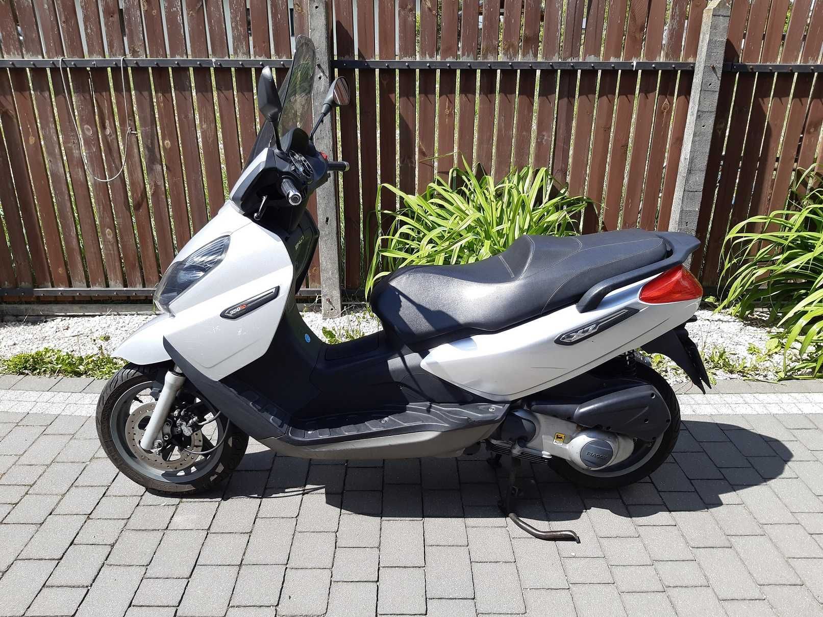 Sprzedam skuter Piaggio X7 250