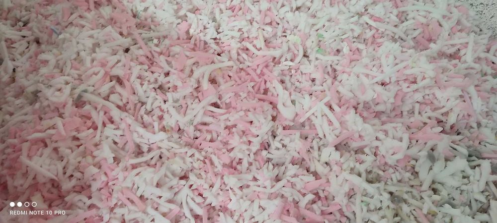 wypełniacz do poduszek- kolorowa frytka z pianki/visco 3 kg