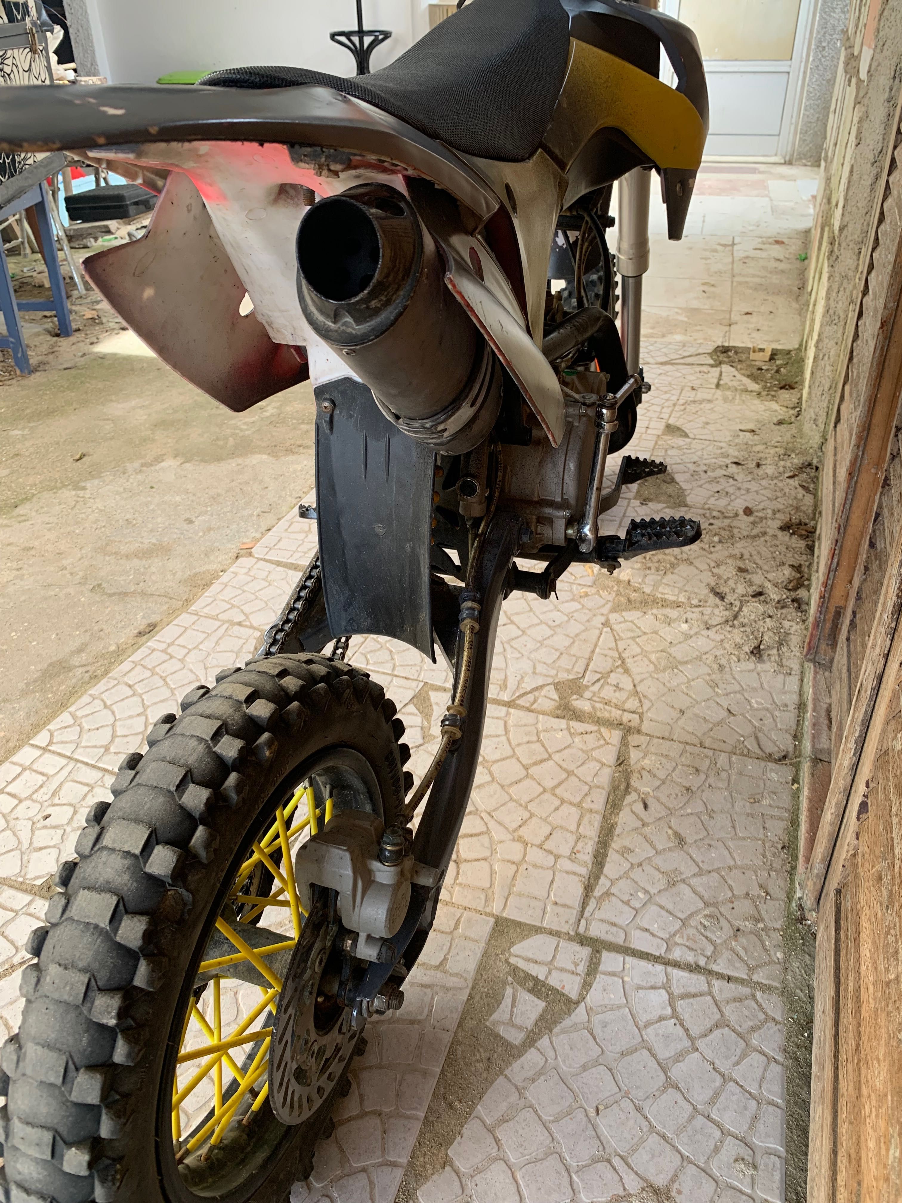 Pit bike 150cc vai com gasolina e ofereço oleo