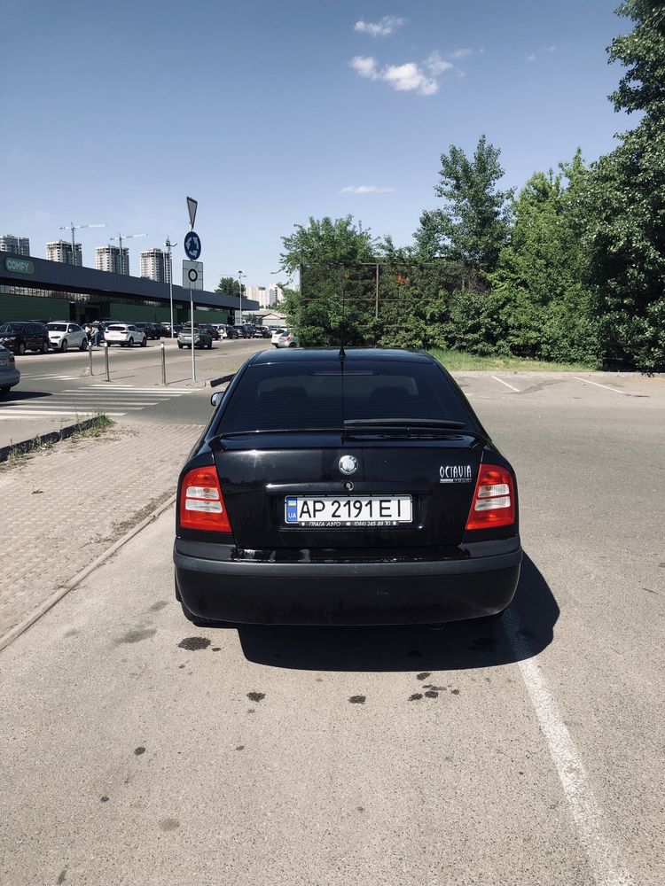 Продам авто Skoda Octavia Tour 1.6