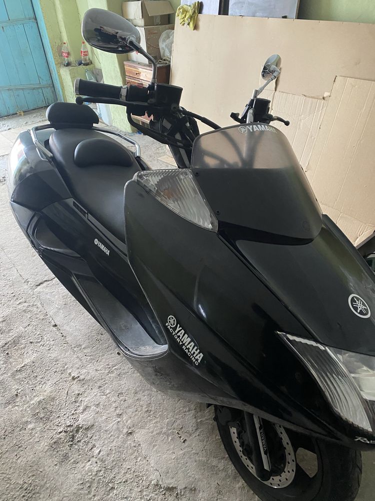 Yamaha maxam 250 .
