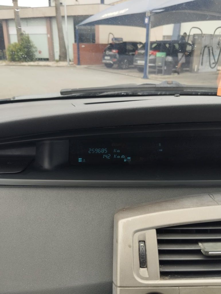 Vendo 1500DCI bom estado