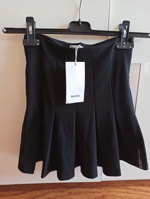 Saia preta plissada Bershka NOVA
