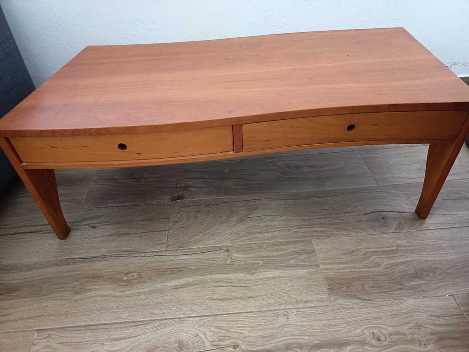 Mesa de centro design moderno / madeira maciça