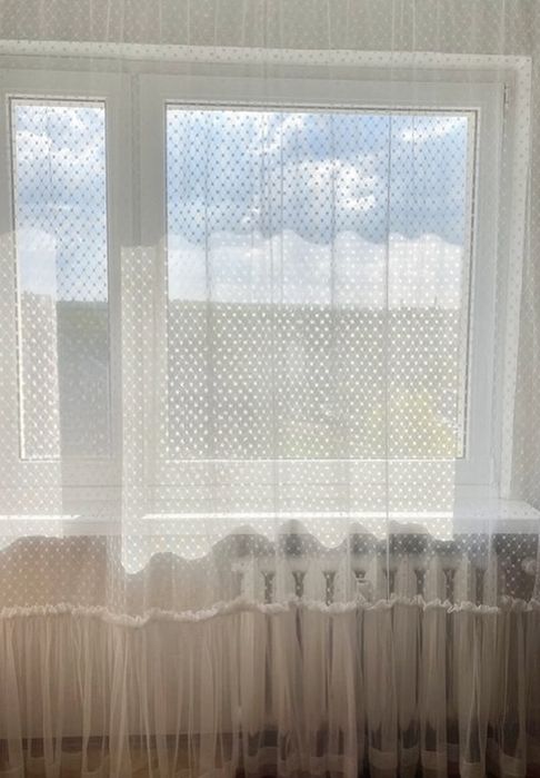 Piękna długa firanka w kropki z falbaną PRL vintage