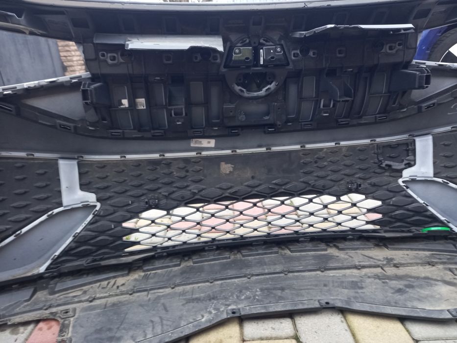 Бампер передній ID 4, ID 5 білий