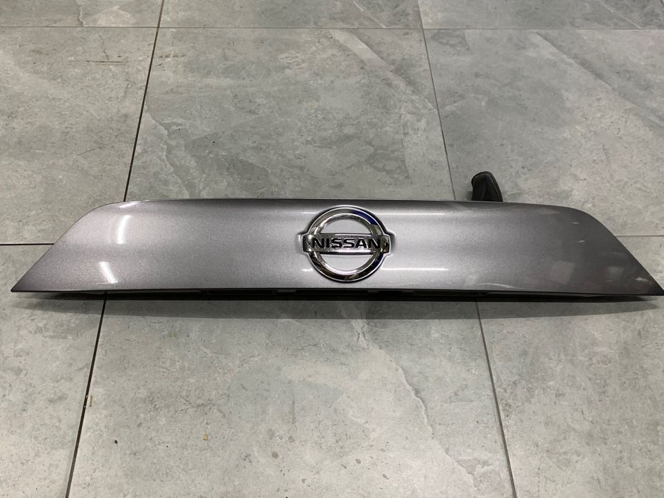 Новий молдинг накладка кришки багажника Nissan Qashqai Rogue Sport