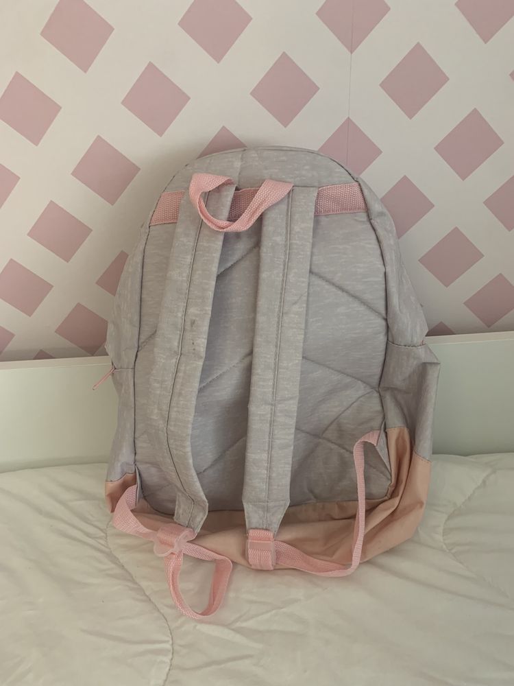 Mochila beneton bege e rosa; 2 divisorias com fecho