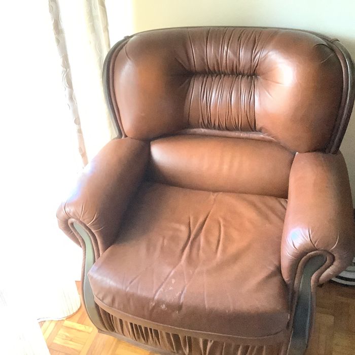 Sofás de pele em bom estado