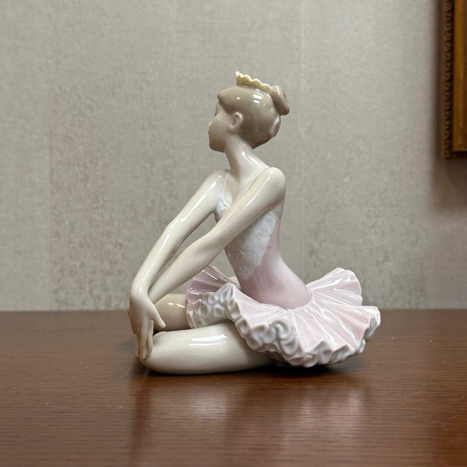 Фарфоровая статуэтка Lladro «Изящная поза».