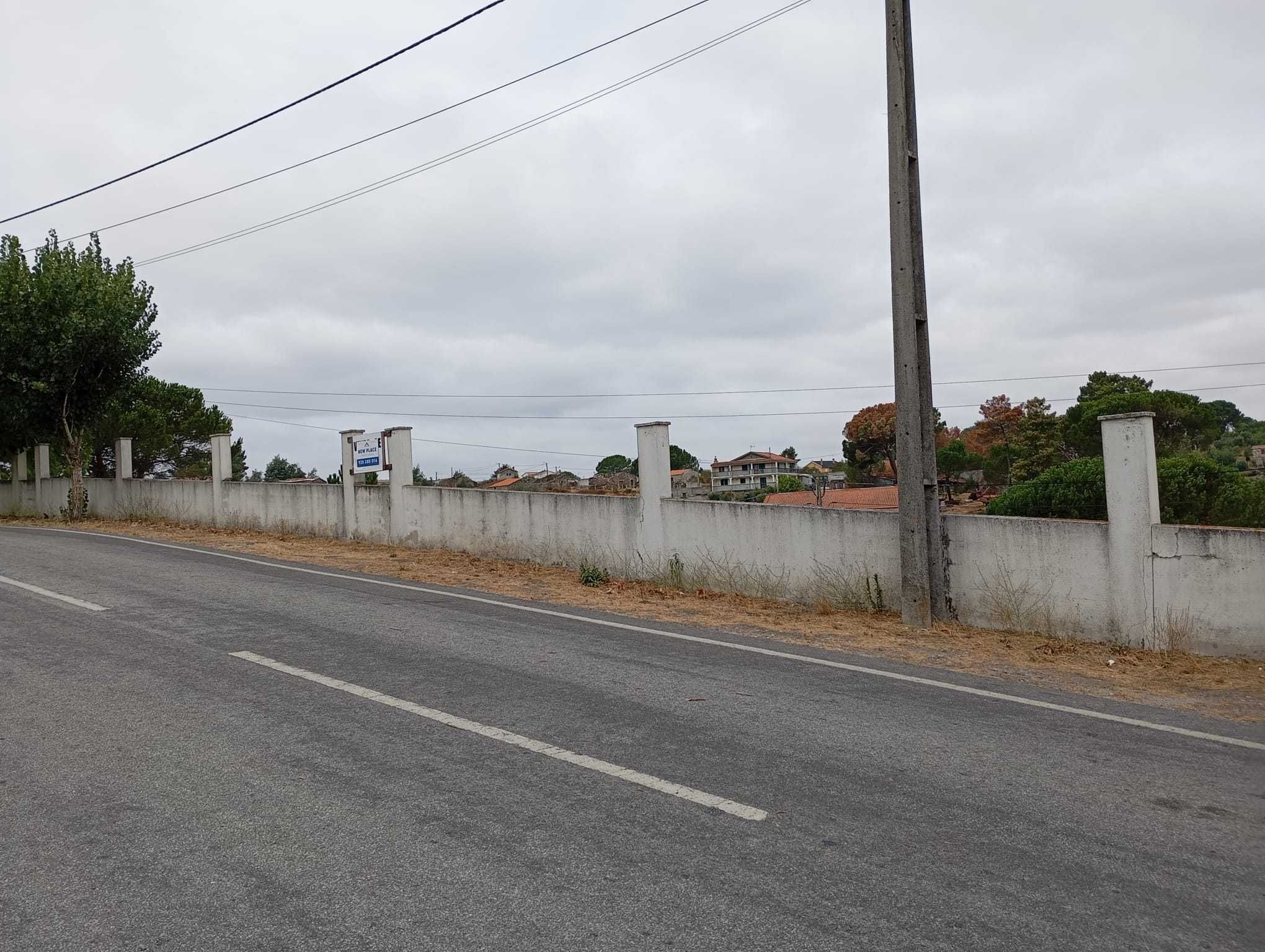 Terreno á entrada da povoação