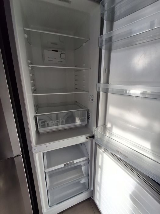 Холодильник Bosch model KGE36BE41