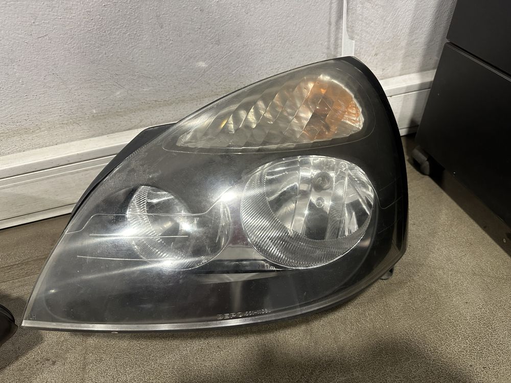 conjunto de óticas  faróis Renault Clio 2  ano 2004