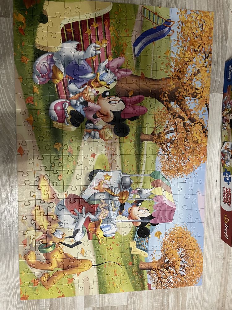 Puzzle Trefl— 260 szt—Disney Miki—- jak nowe