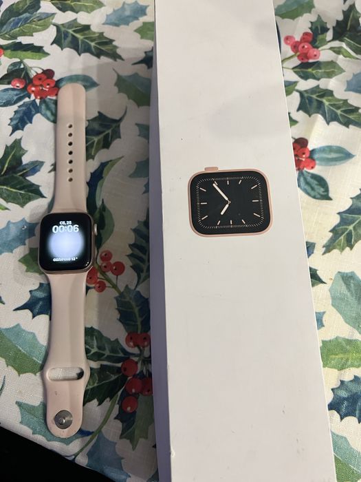 Продам apple watch 5 40 mm