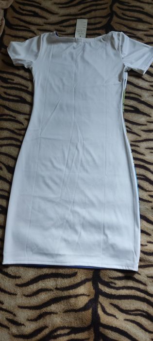 Женское платье новое и стильное.