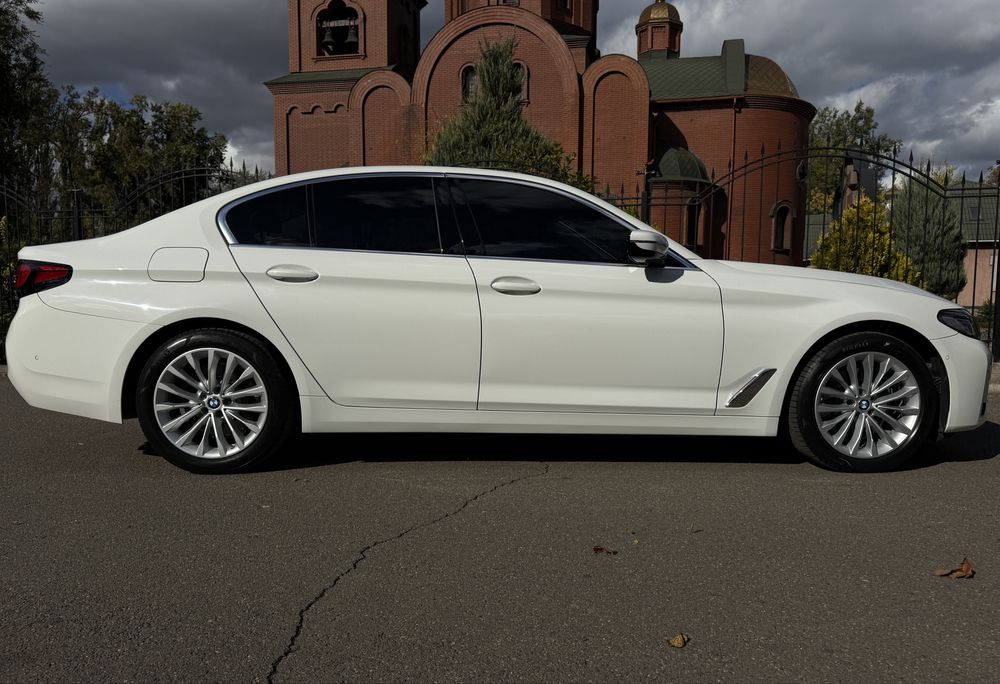 Продам машину Bmw 5 series 2.0 бензин