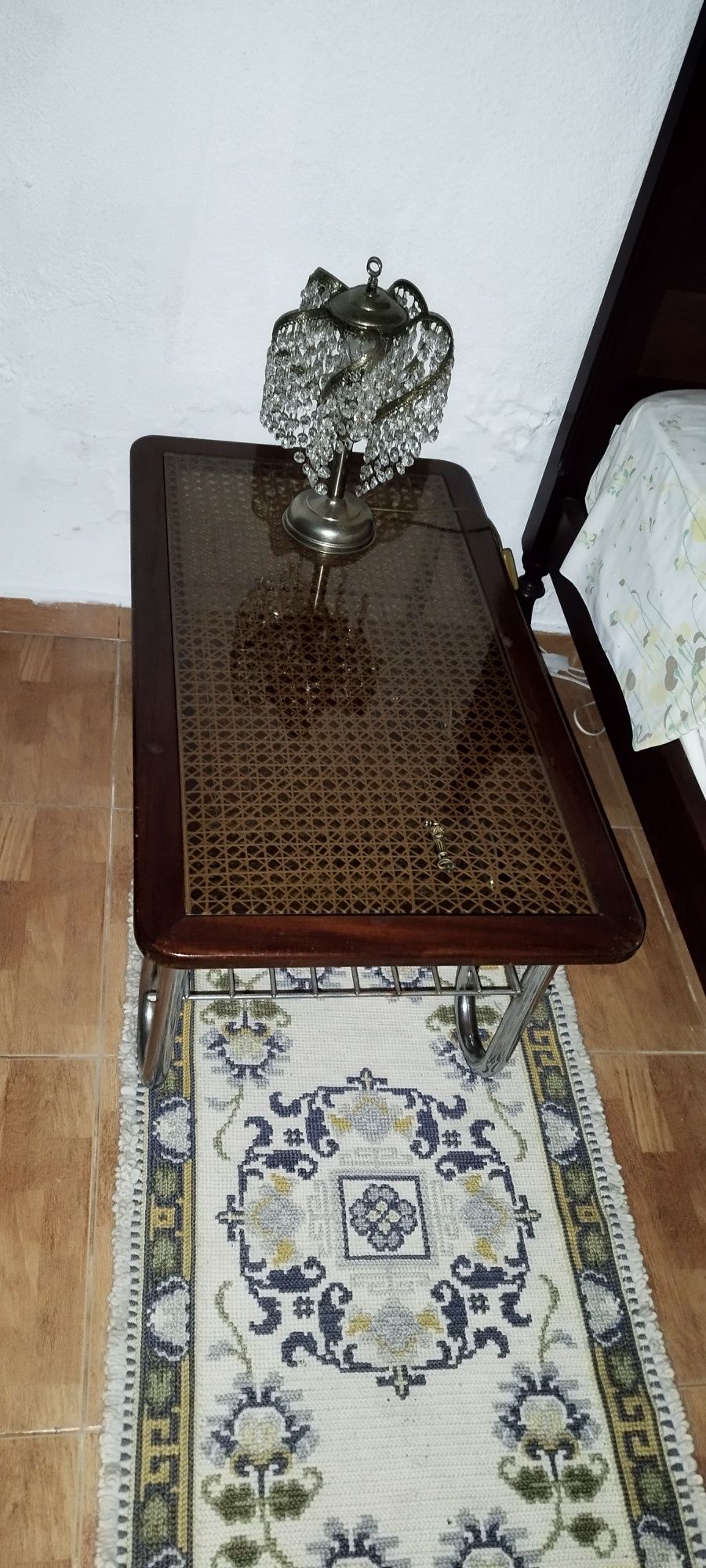 Vendo mesa de centro com vidro