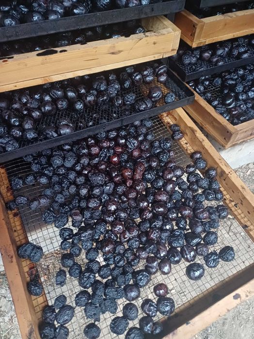 Suszone śliwki, jabłka i gruszki