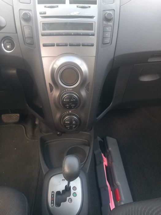 Toyota Yaris 1.4 D-4D caixa automática