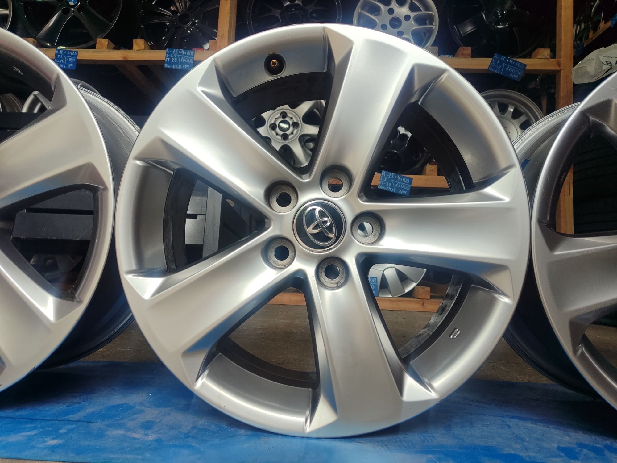 Диски Toyota R-17. 5×114.3. ET-39. Dia-60.1. J-7