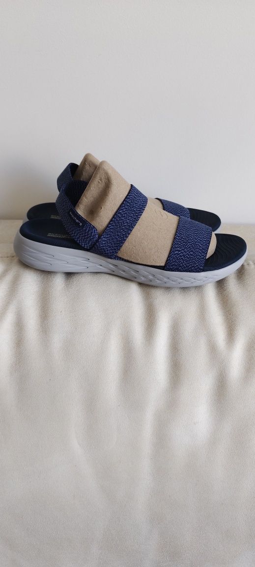 Продам сандалии Skechers 39 р-р