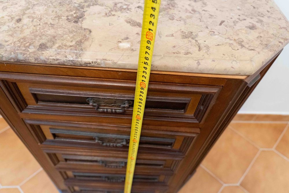 Camiseiro com 6 gavetas e tampo em pedra em bom estado