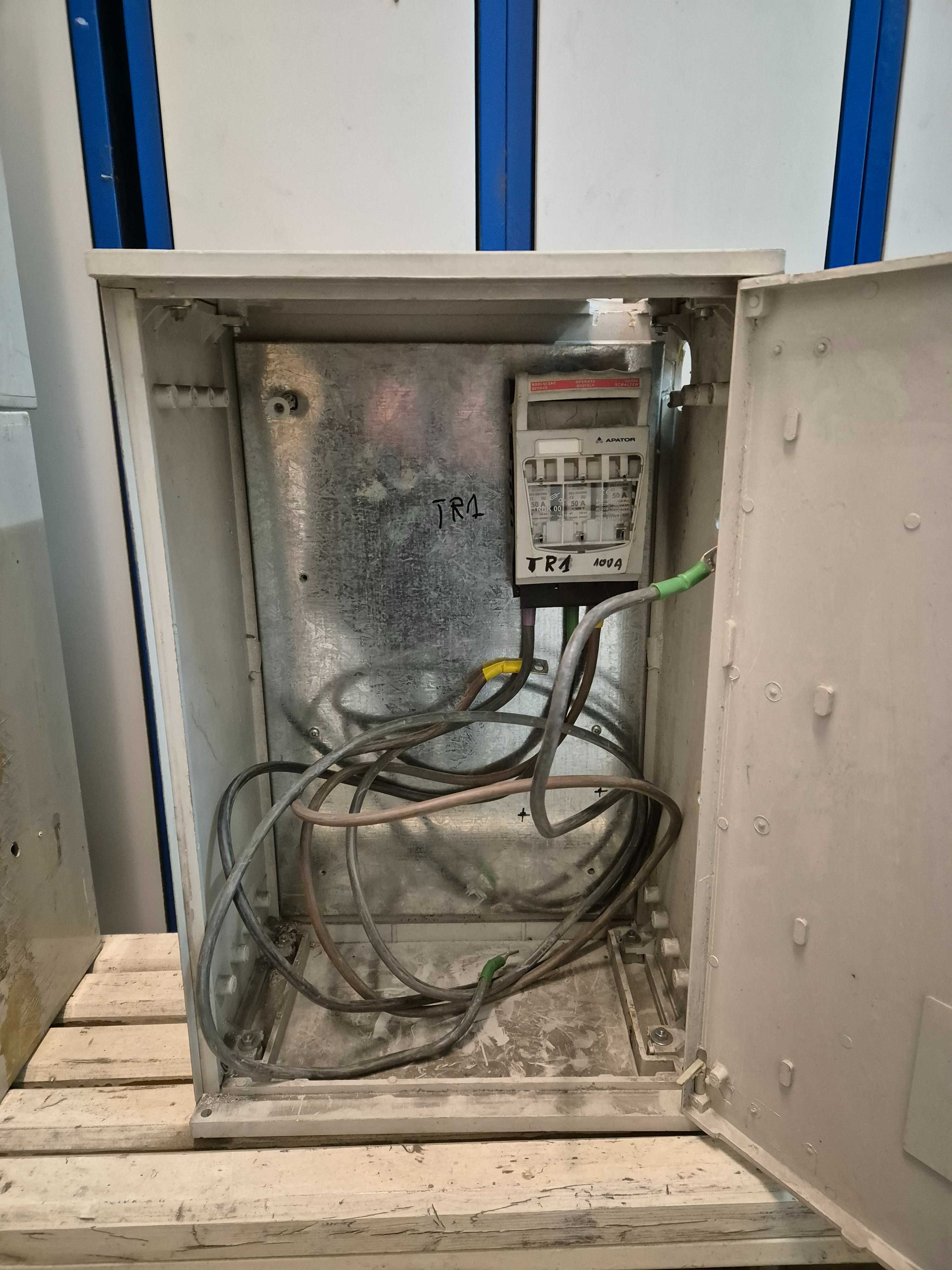 Skrzynki elektryczne rozdzielcze z bezpiecznikami