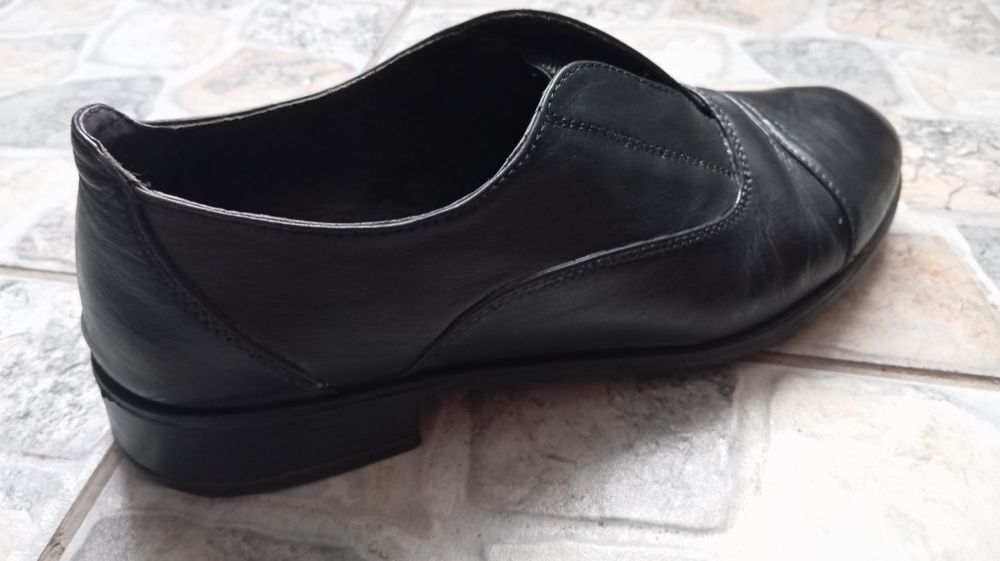 Продам туфлі-лофери