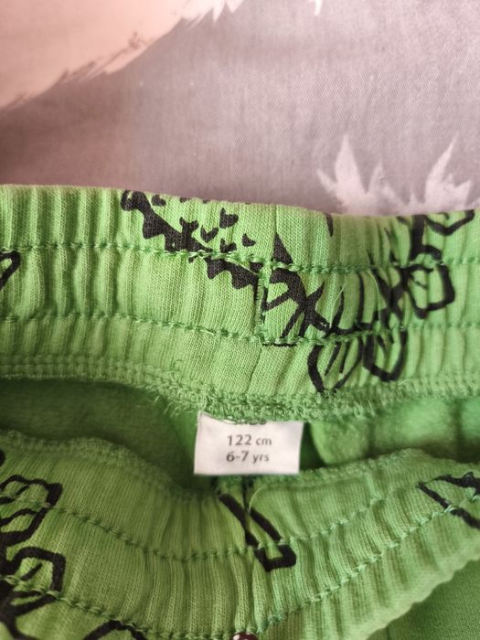 Spodnie dresowe rozmiar 122 4 sztuki