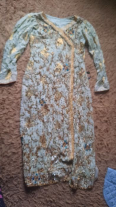 Национальная олеждв,сари и тд.