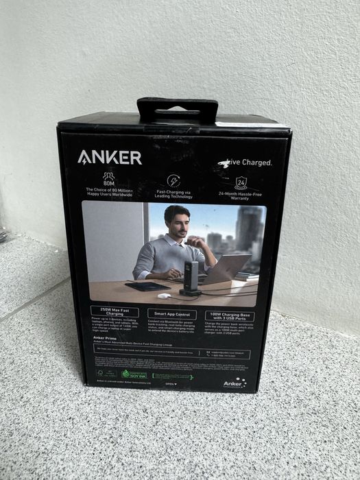Павербанк Anker Prime 27650mAh (250W) з зарядною базою на 100W.