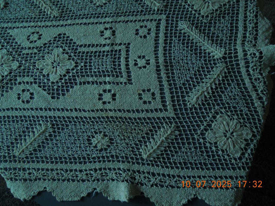 Tkany Lniany koronkowy obrusik na ławę - rękodzieło Rozmiar: 105x50cm