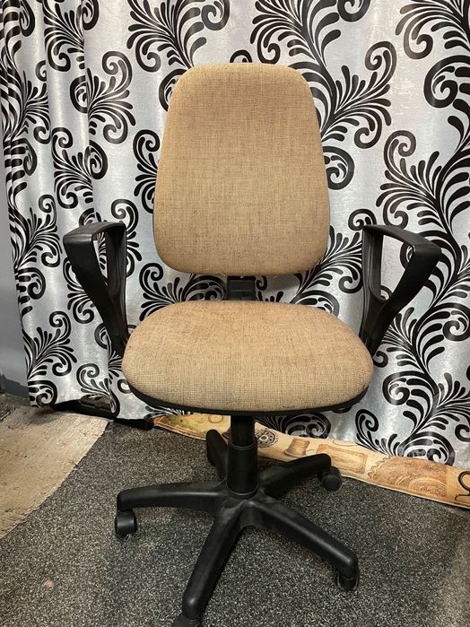 fotel biurowy na kółkach